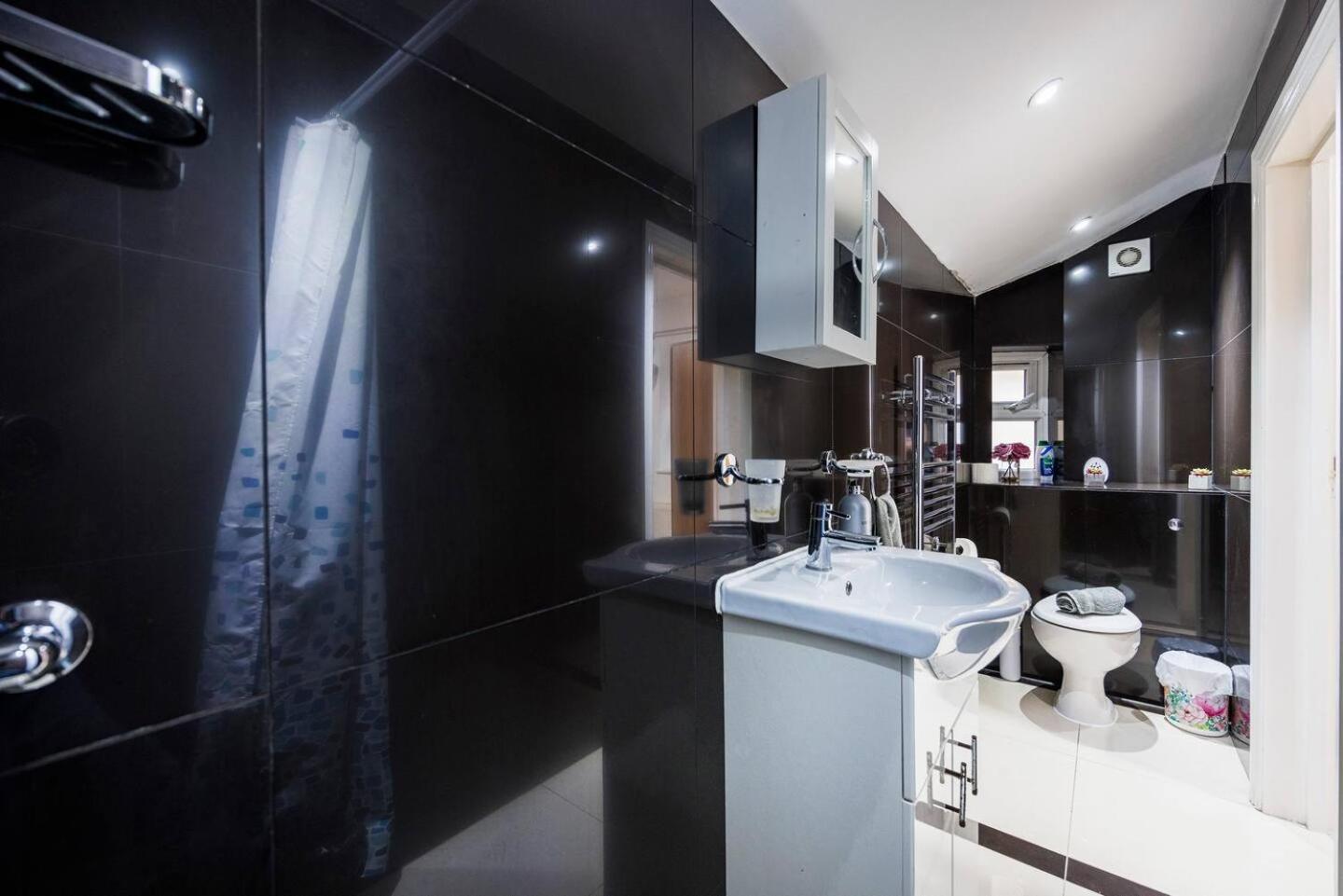 Three Bedroom 3 Bathroom In Kensington *
