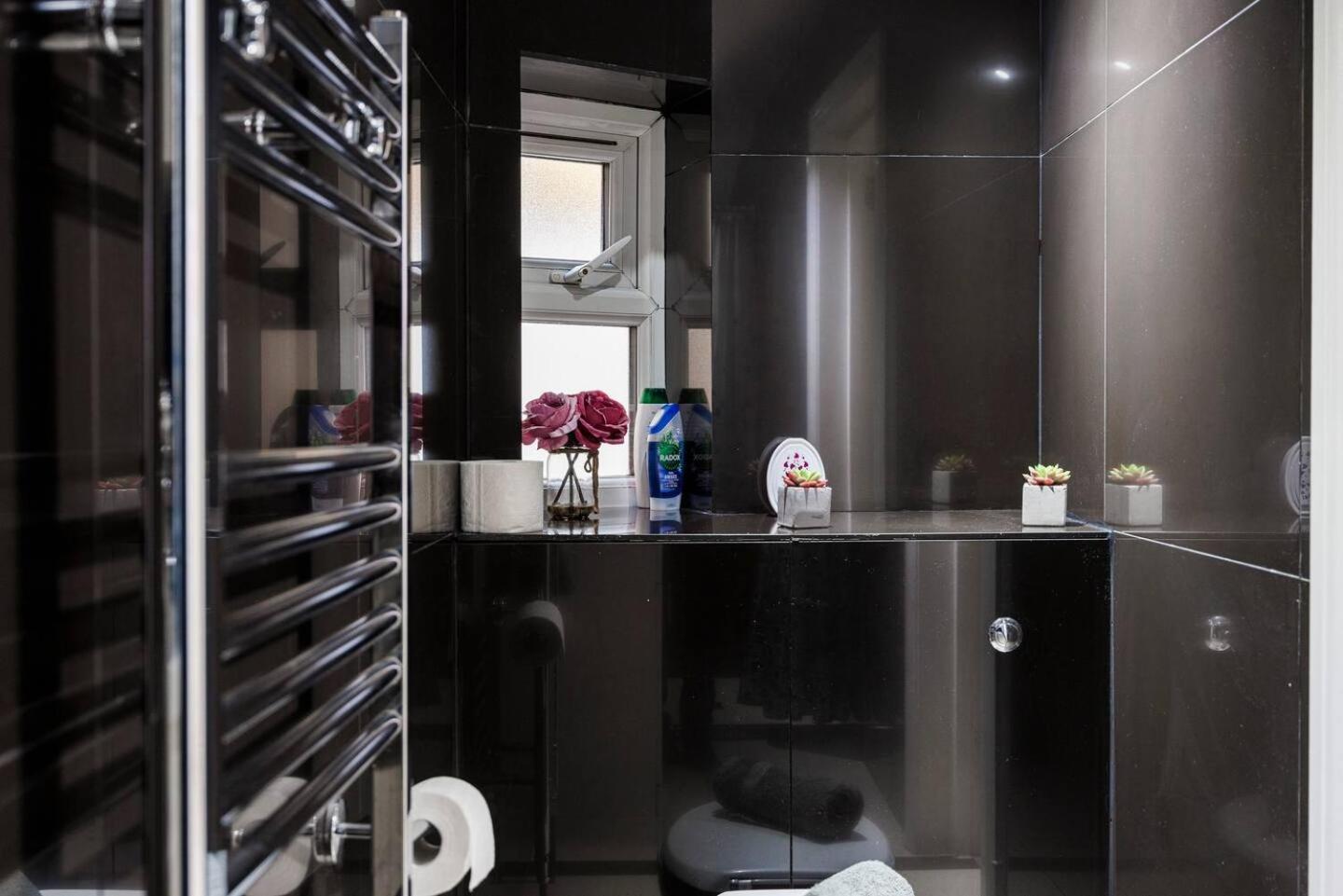 Three Bedroom 3 Bathroom In Kensington *