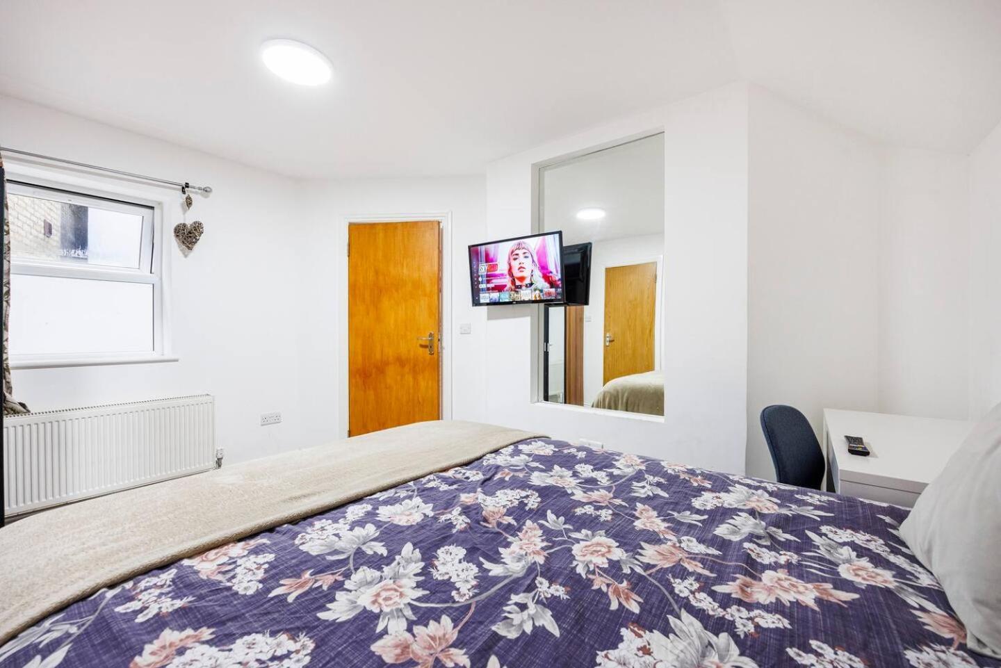Three Bedroom 3 Bathroom In Kensington London