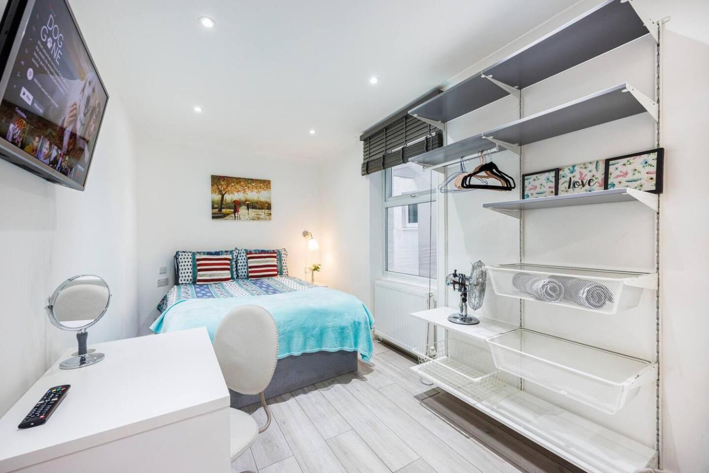 Three Bedroom 3 Bathroom In Kensington London