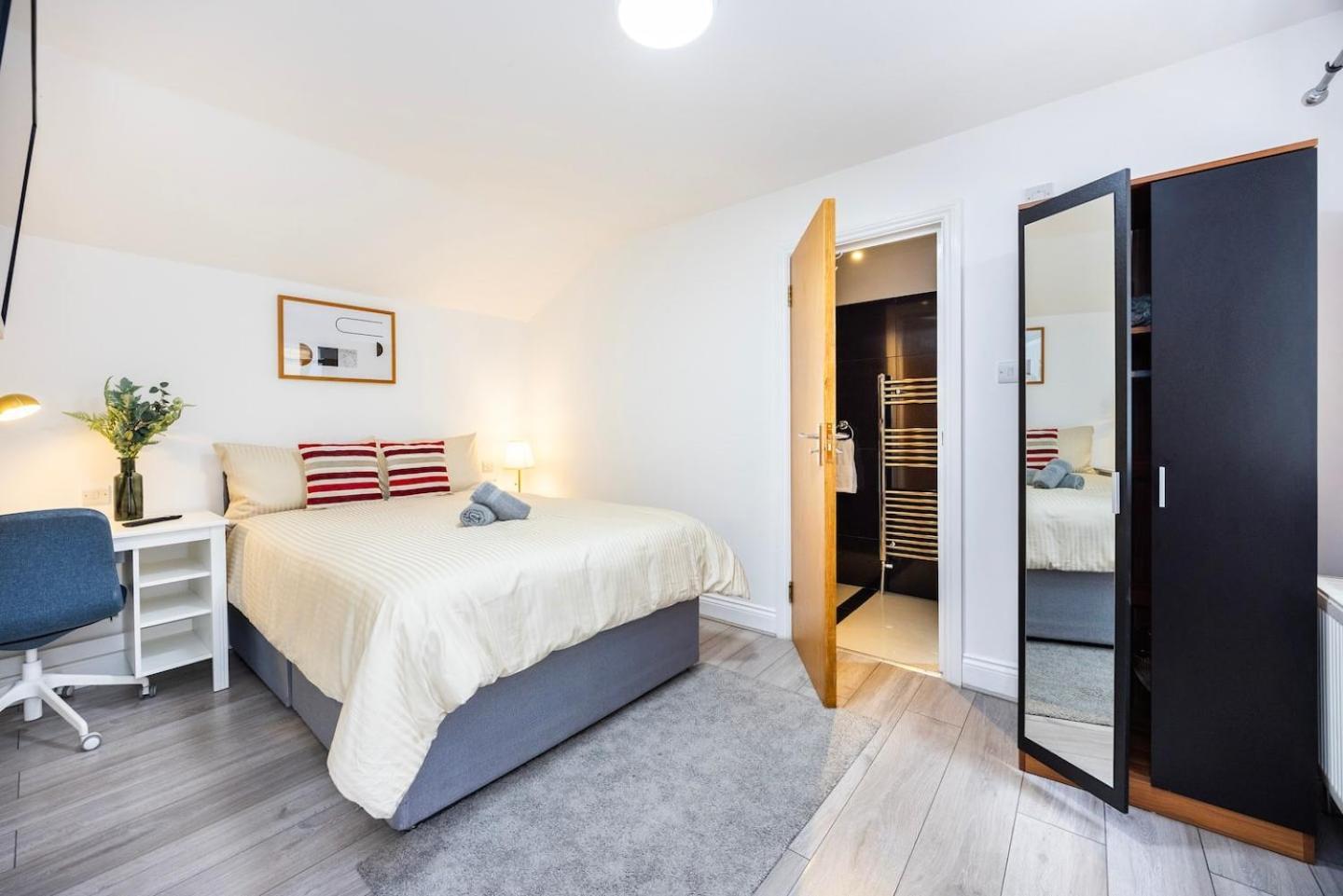 Three Bedroom 3 Bathroom In Kensington * London