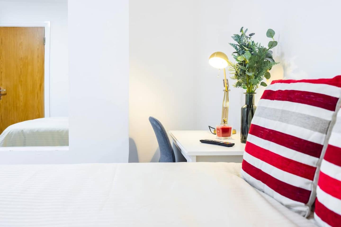 Apartment Three Bedroom 3 Bathroom In Kensington London