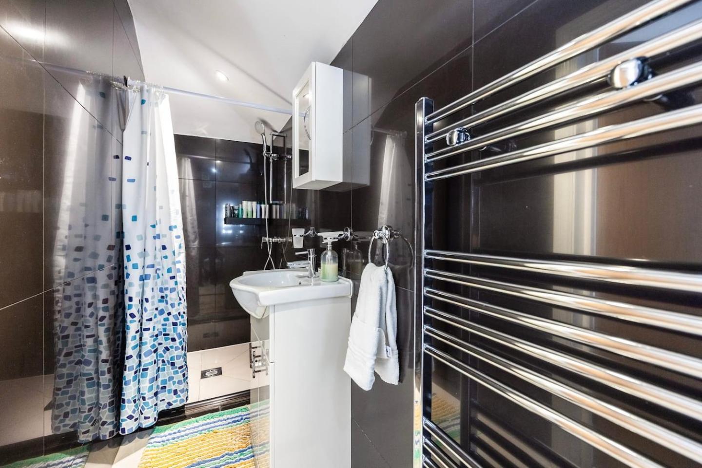 Three Bedroom 3 Bathroom In Kensington London