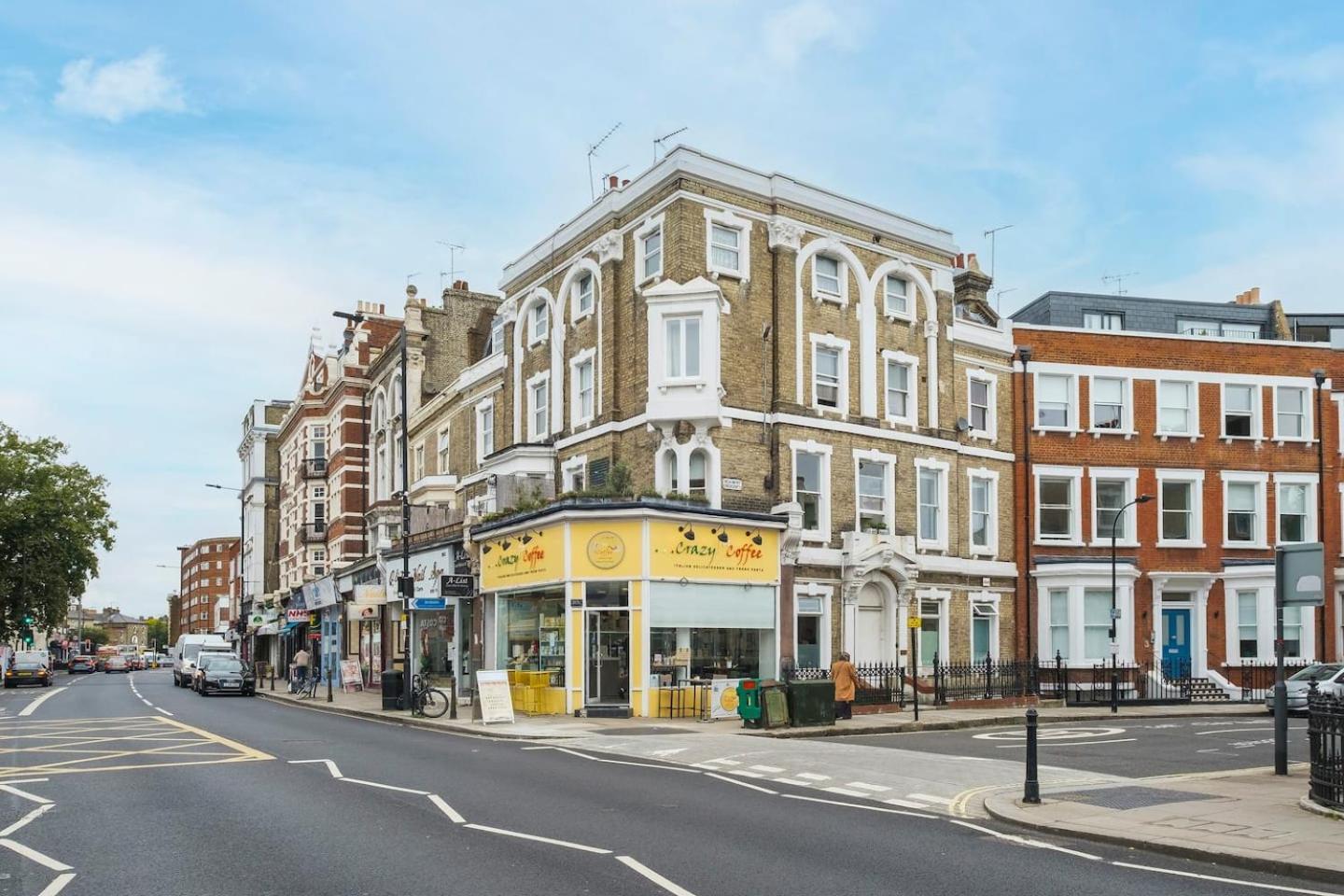 Three Bedroom 3 Bathroom In Kensington Apartment