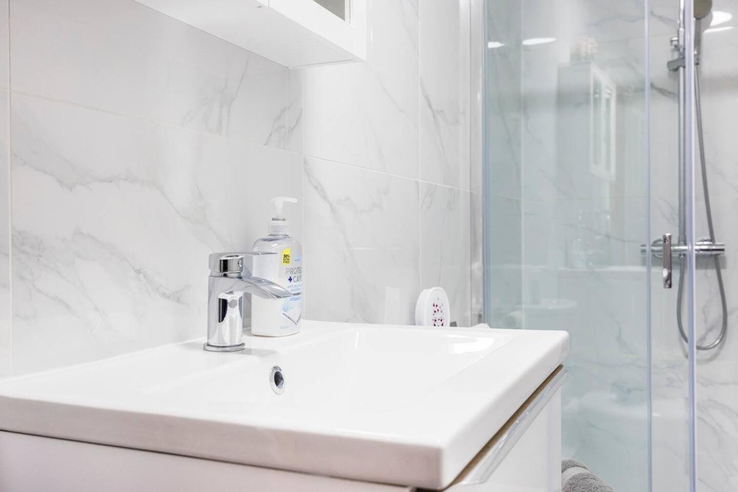 Apartment Three Bedroom 3 Bathroom In Kensington