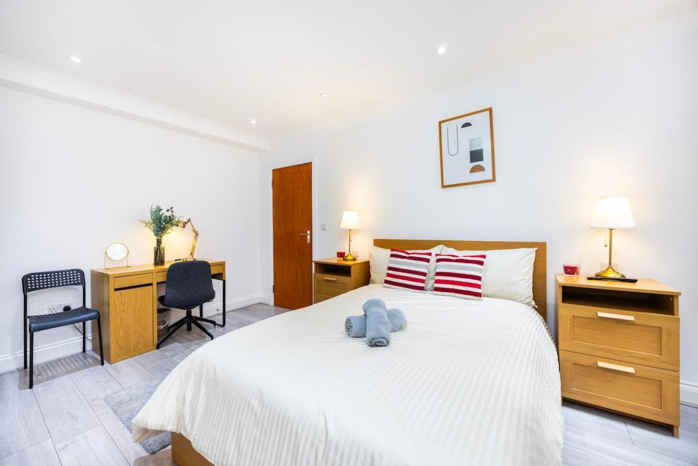 Three Bedroom 3 Bathroom In Kensington London