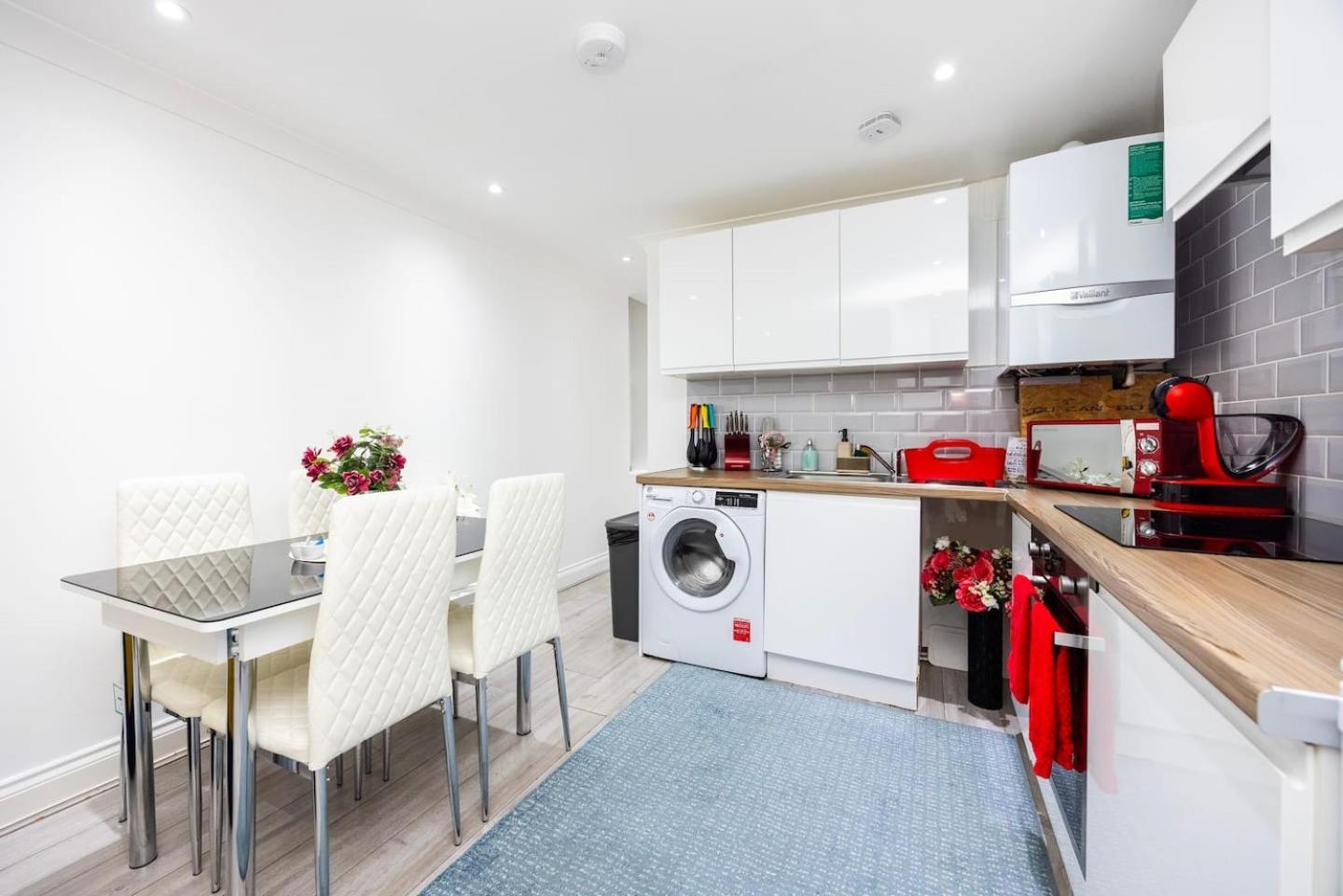 Three Bedroom 3 Bathroom In Kensington London