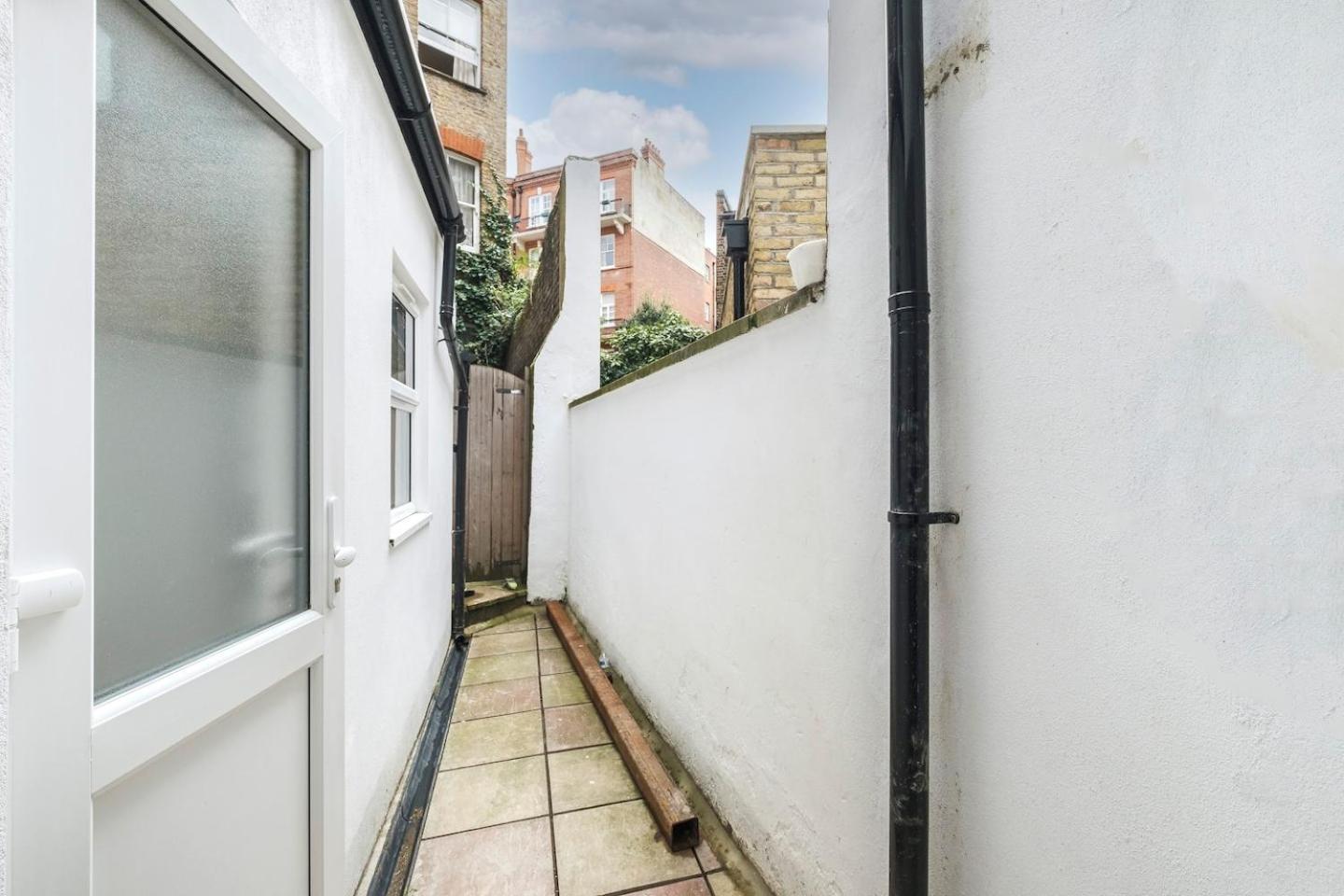 Three Bedroom 3 Bathroom In Kensington Apartment London