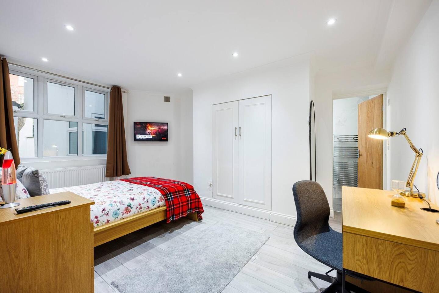 Three Bedroom 3 Bathroom In Kensington *