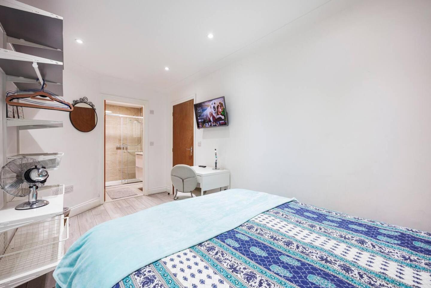 Three Bedroom 3 Bathroom In Kensington London