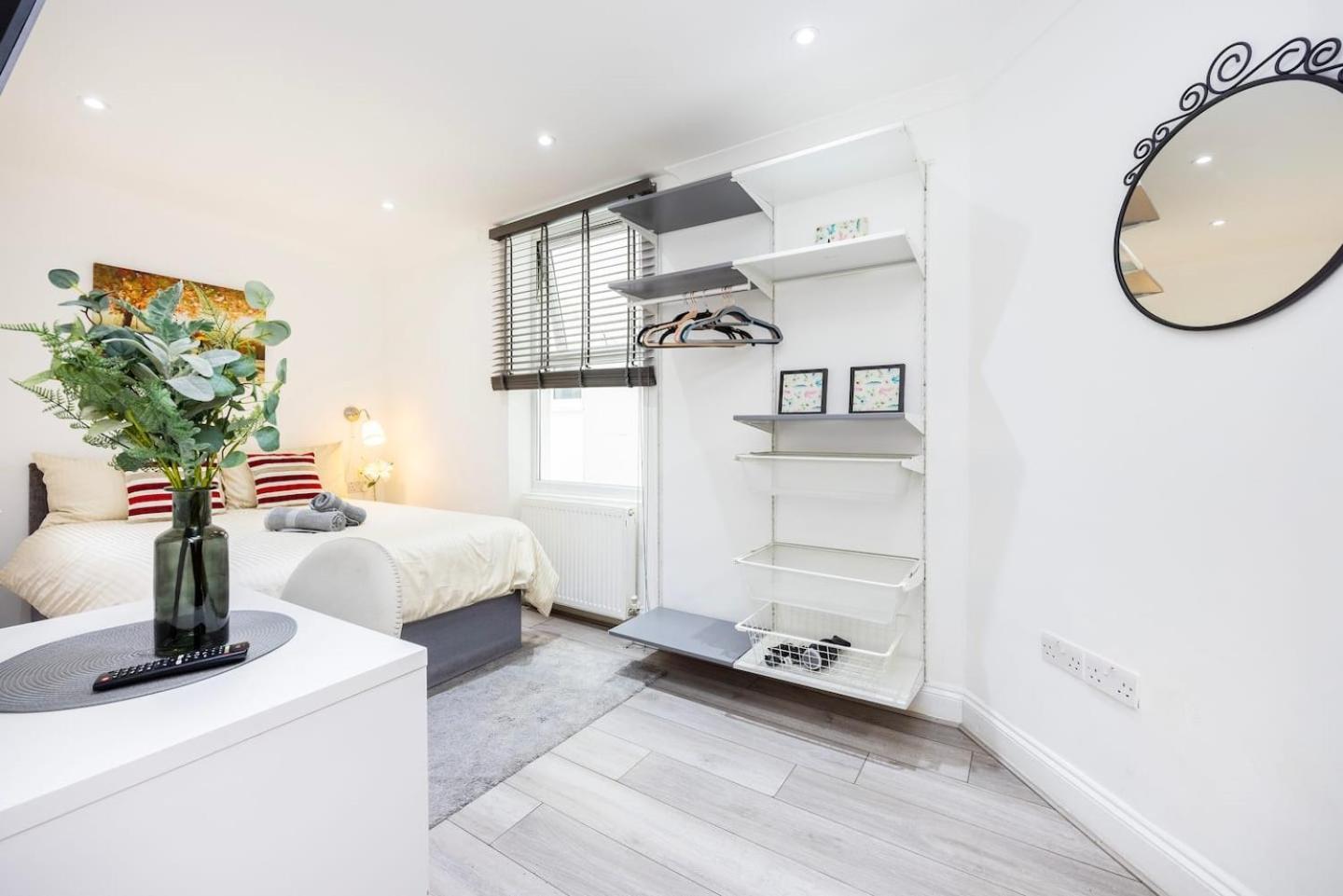 Three Bedroom 3 Bathroom In Kensington * London