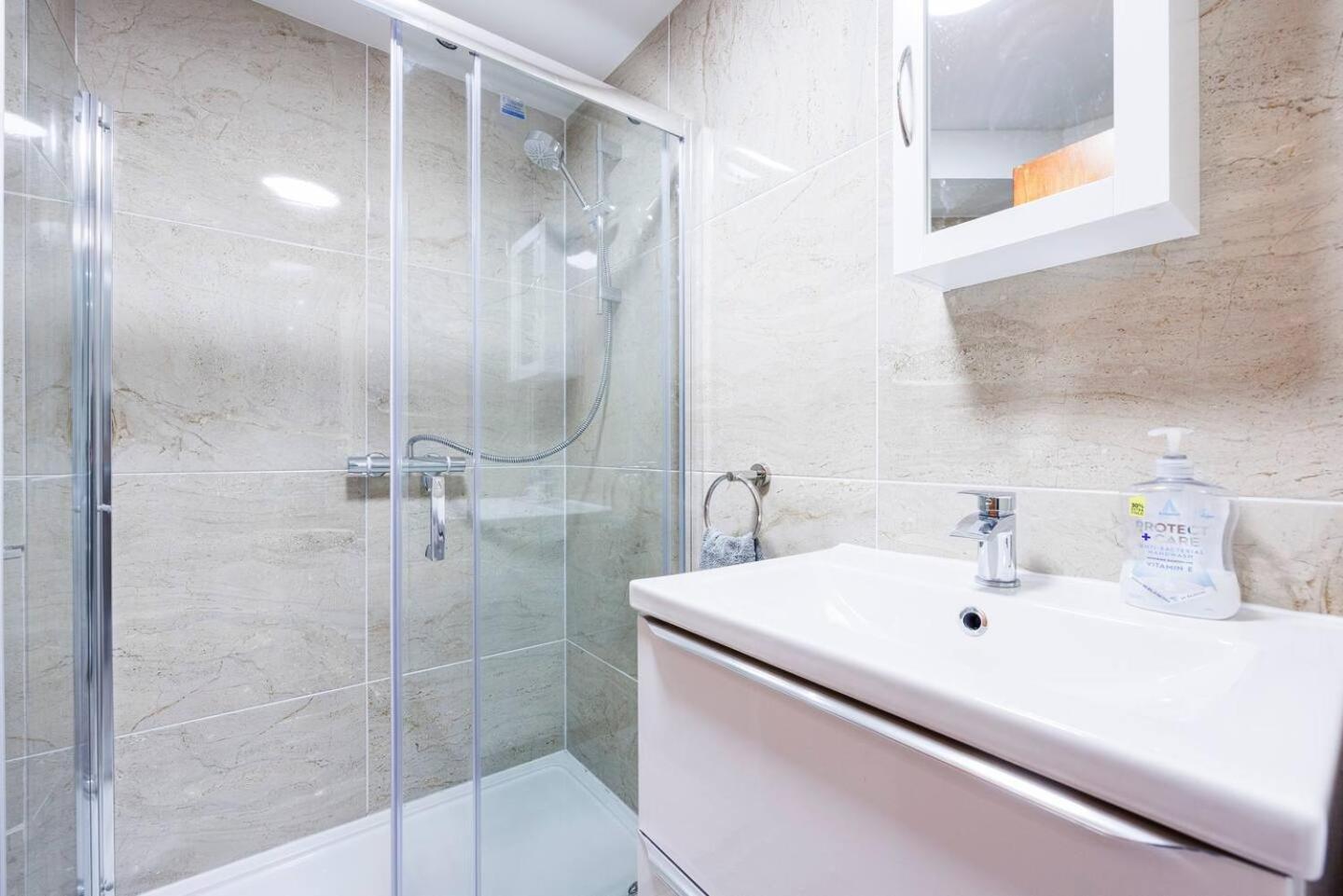 Three Bedroom 3 Bathroom In Kensington