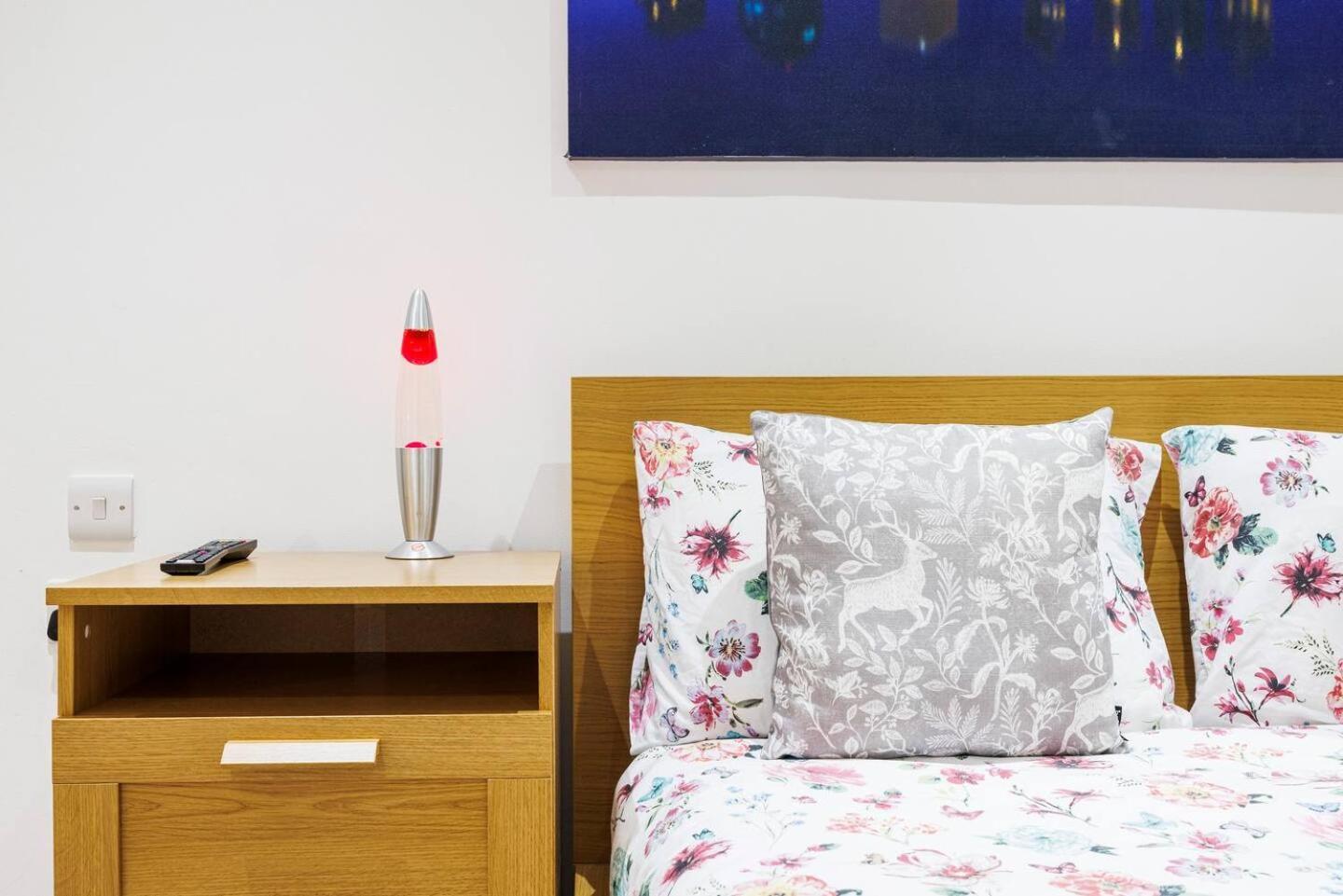 Three Bedroom 3 Bathroom In Kensington * London