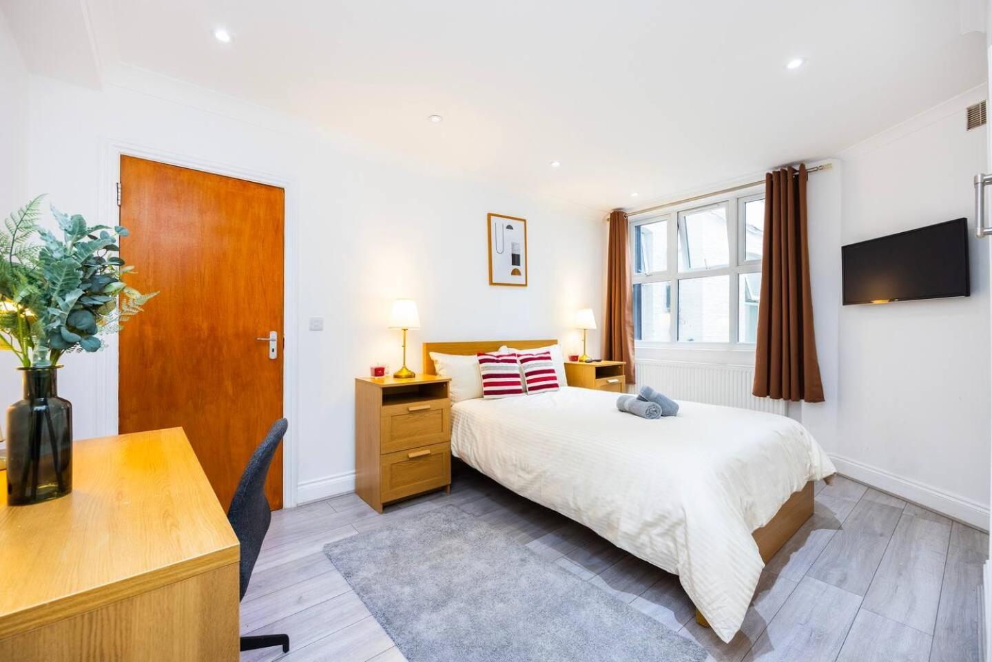 Three Bedroom 3 Bathroom In Kensington Apartment London