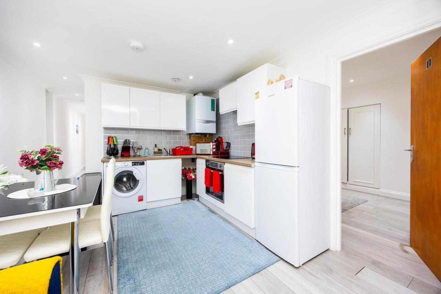 Apartment Three Bedroom 3 Bathroom In Kensington